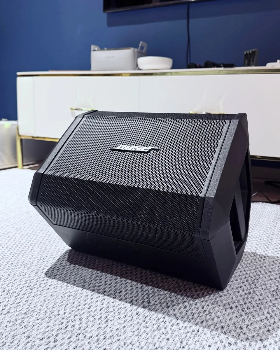 蔚藍深空的 Bose S1 Pro 喇叭